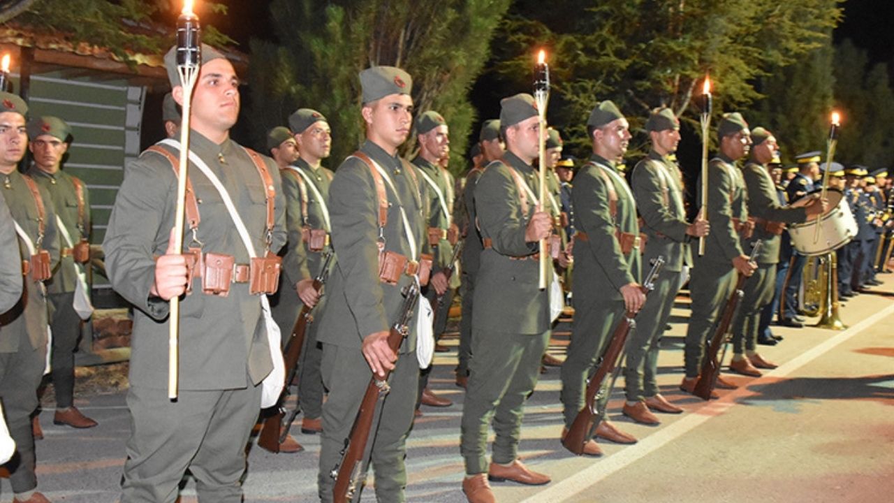 Afyon Zafer Yürüşü 102. yılında Atatürk'ün Kocatepe yürüyüşü tekrarlandı