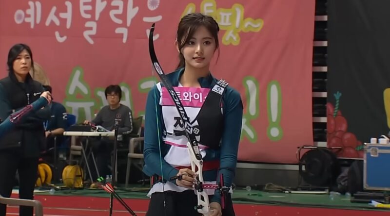 Tzuyu ok attığı video ile yine gündemde! Çinli ve okçu sanılan Tayvanlı Chou Tzuyu olimpiyat maçlarından çok konuşuldu