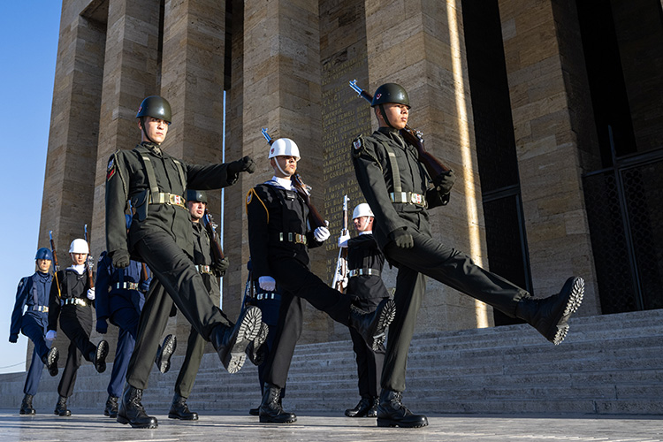 anıtkabir'de nöbet tutan askerlerin maaşı ne kadar