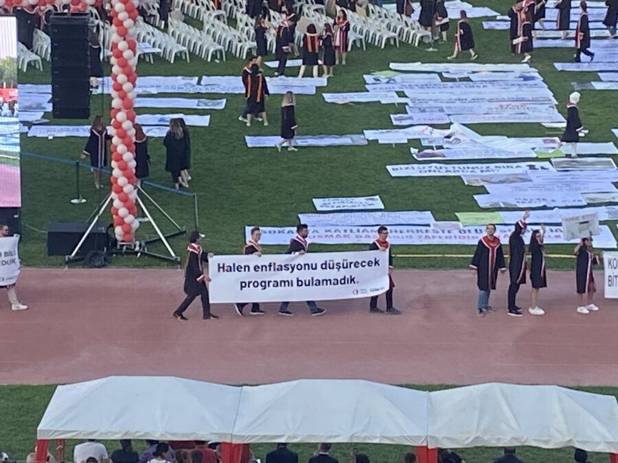 Odtü mezuniyet töreni pankartları 2024