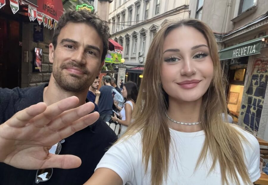 Theo James İstanbul'da 