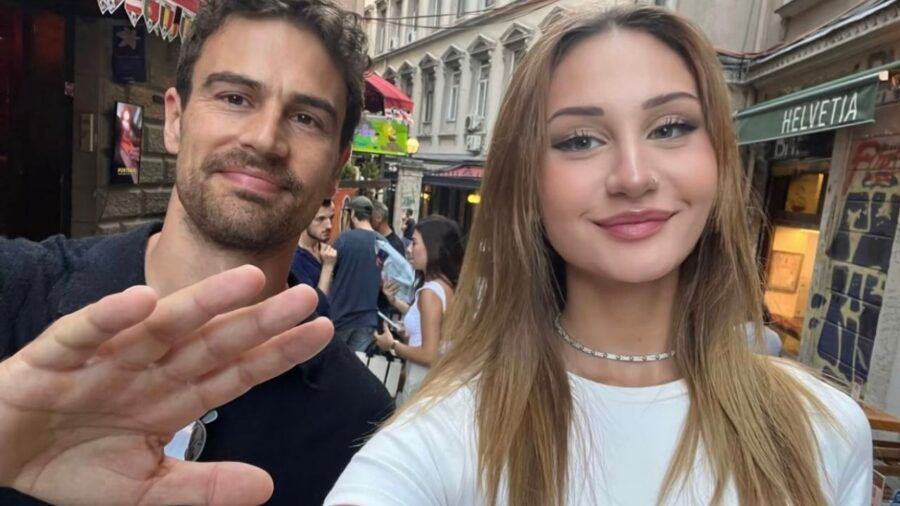 Theo James Türkiye İstanbul'da