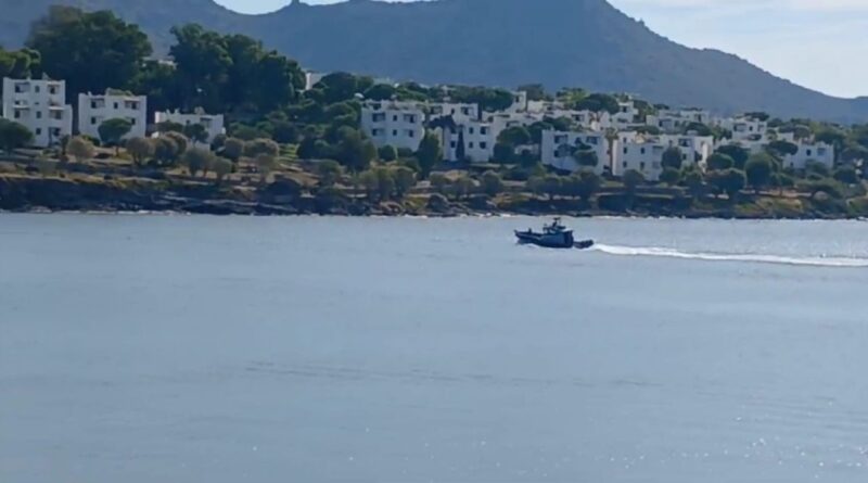 Yunan botu Datça'ya kadar geldi