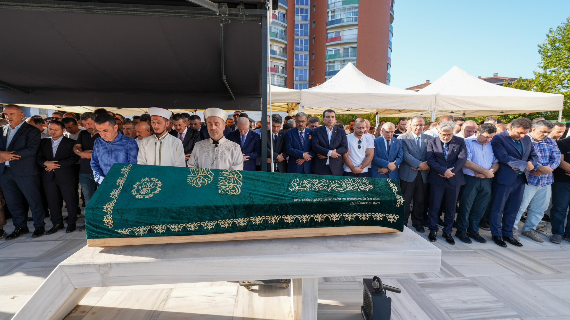 Kürşat Savaşçı vefat etmesinin ardından İstanbul Valisi cenaze törenine katıldığını duyurdu