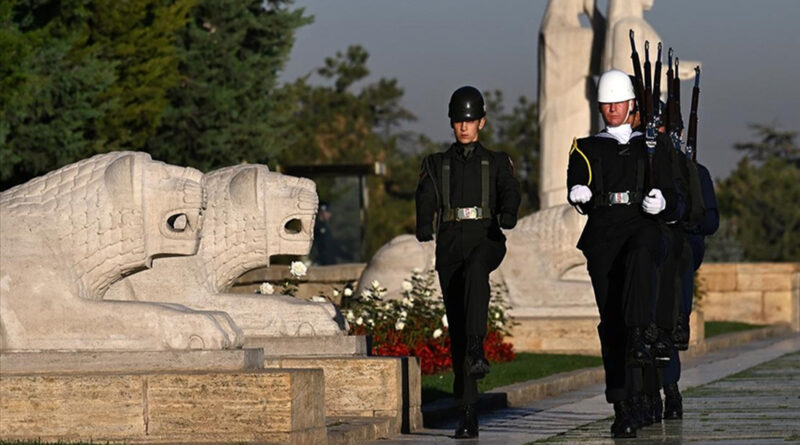 Anıtkabir nöbet değişim saatleri! Değişim her saatte yapılıyor