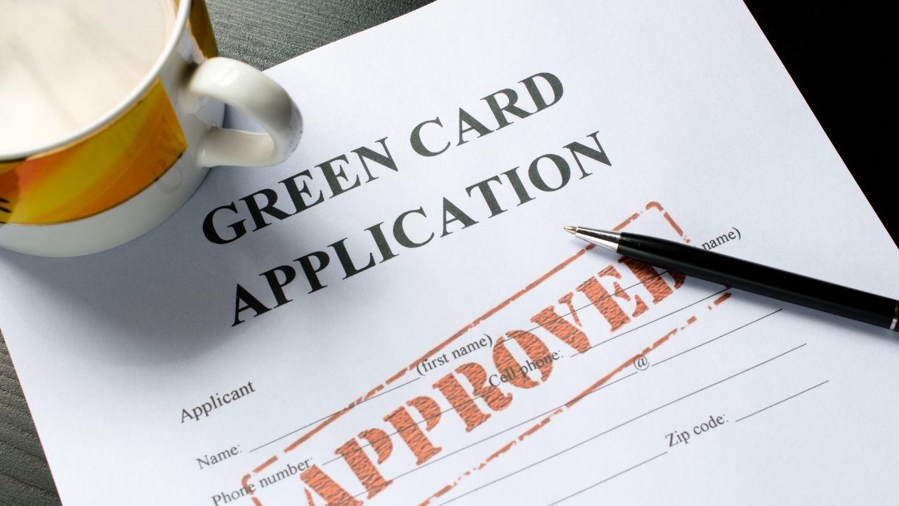 Green Card çıktıktan sonra 6 ay içinde ABD’ye gitmek gerekiyor