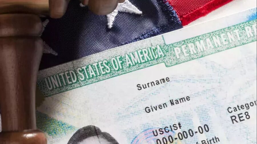 Green Card kazandıktan sonra Amerika'da yaşamak zorunda mıyım