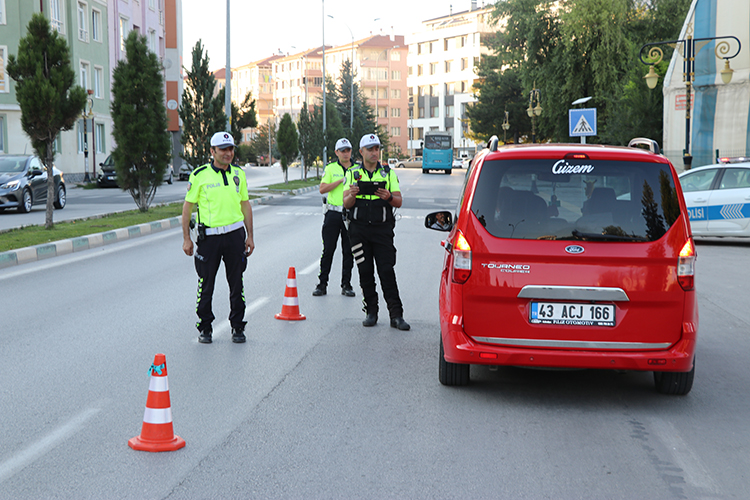 KIRMIZI IŞIKTA GEÇME CEZASI KAÇ GÜNDE GELİR