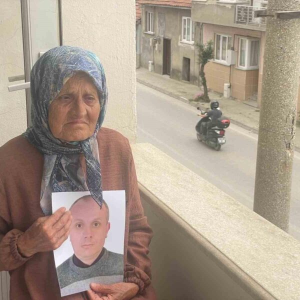 76 yaşındaki Zeliha nene oğlunu bekliyor-1