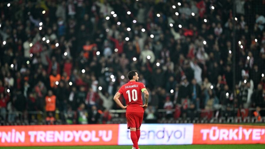 Hakan Çalhanoğlu neden oynamıyor sakat mı