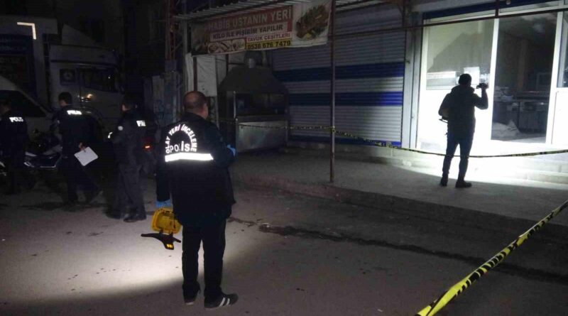 Adana Seyhan'da Ekmek İmalatanesine Saldırı: 4 Kişi Yaralandı 1