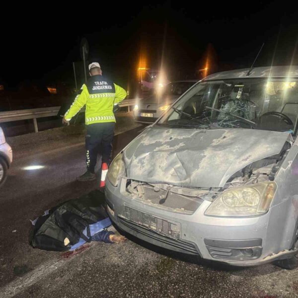 Adana’da otomobil motosiklete çarptı: 1 ölü, 3 yaralı
-11