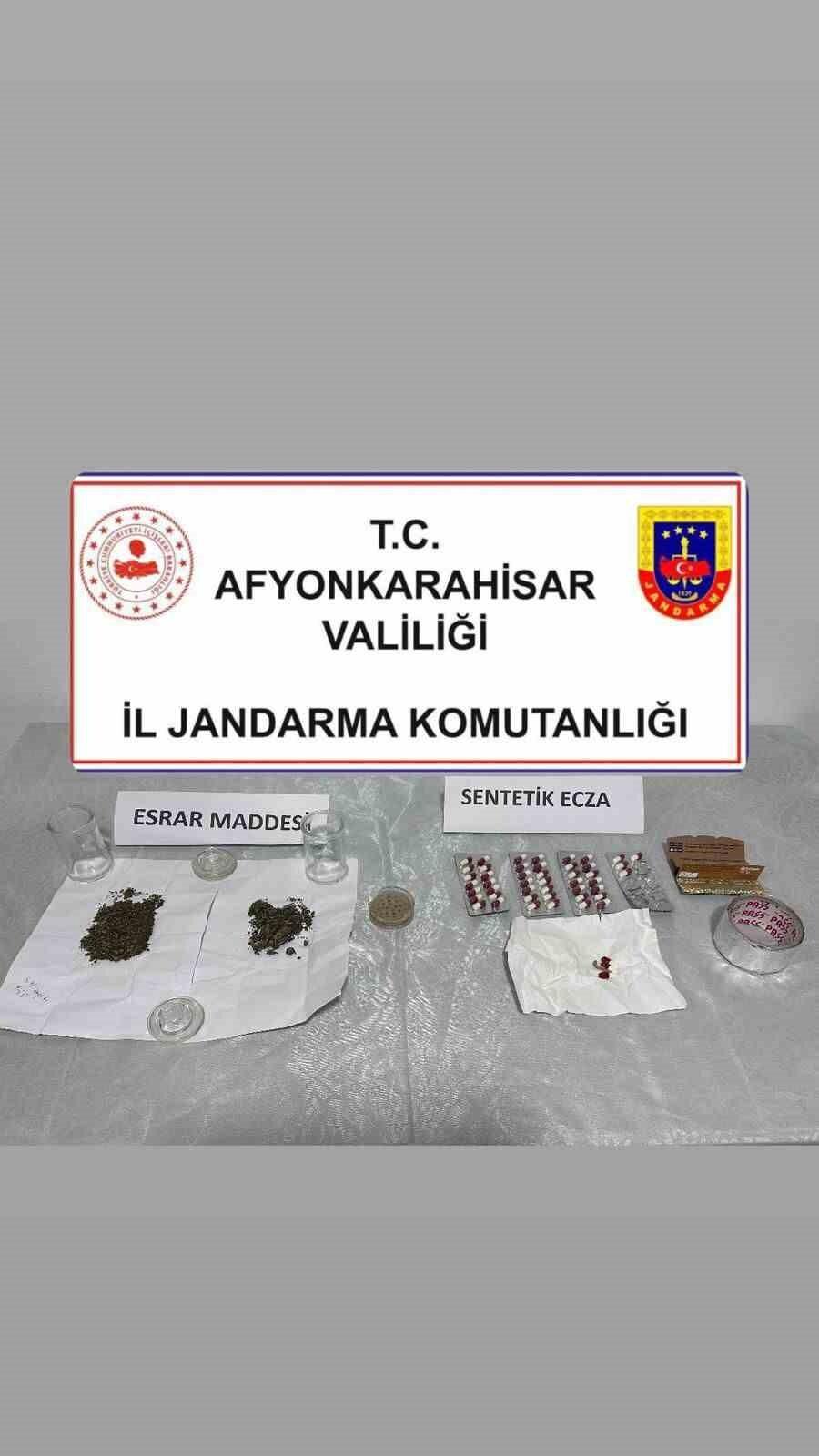 Afyonkarahisar’da Jandarma 4 Şüpheliyi Gözaltına Alarak Uyuşturucu Madde Ele Geçirdi