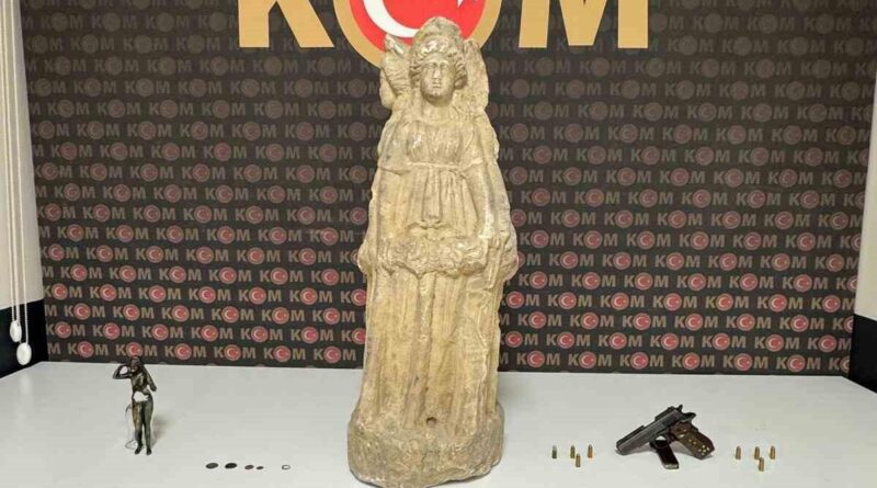 Afyonkarahisar'da Polis 1.5 Milyon Makaronla Birlikte Roma Dönemi Hekate Heykelini Ele Geçirdi 1