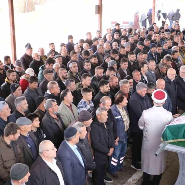 Afyonkarahisar'da yangından hayatını kaybeden kadın çalışanın cenaze namazı