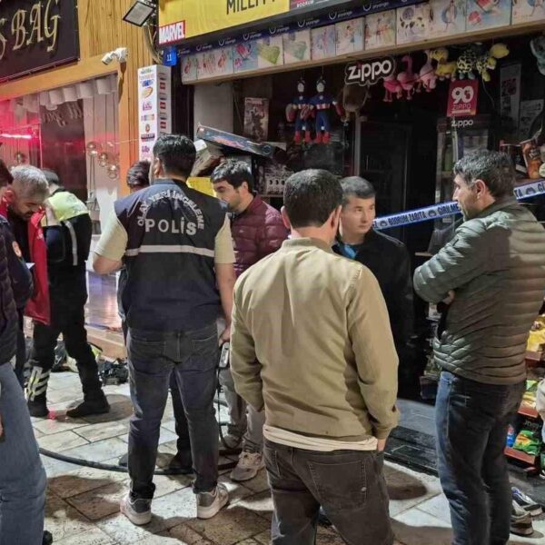 Ağabeyler arasında benzinle market yangını-1