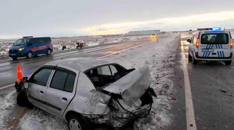 Aksaray'da Buzlanma Sonucu Otobüs Çarpması: 1 Yaralı 1