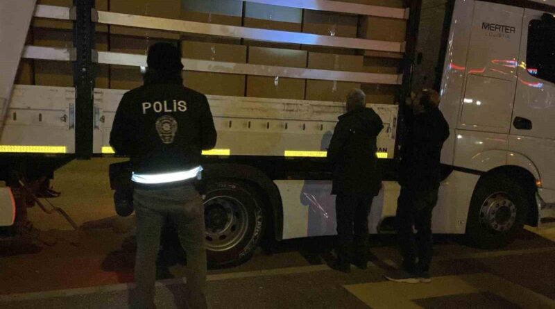 Aksaray'da PTS Alarmı Veren 33 ATU 225 Plakalı Tır İncelendi 1