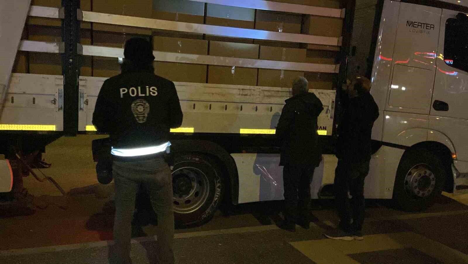 Aksaray’da PTS Alarmı Veren 33 ATU 225 Plakalı Tır İncelendi