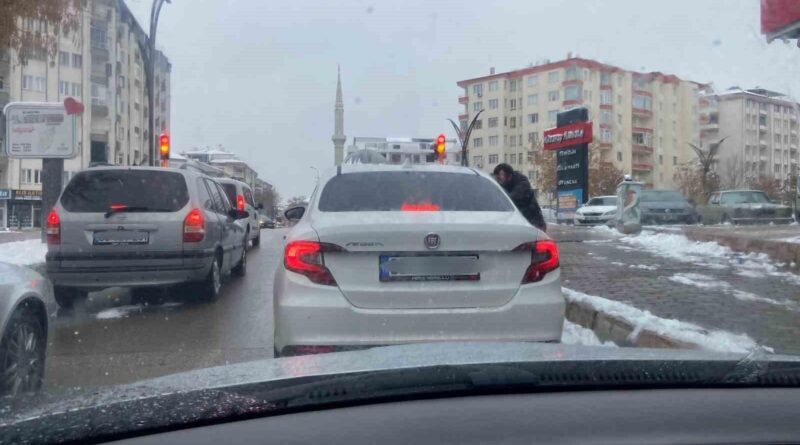 Aksaray’da Trafik Işıklarında Para İsteyen Şahıslar Vatandaşları Tedirgin Ediyor 1