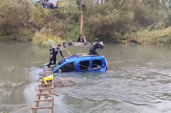 Amasya'da Yeşilırmak Nehri'nde Sürüklenen Araç-1