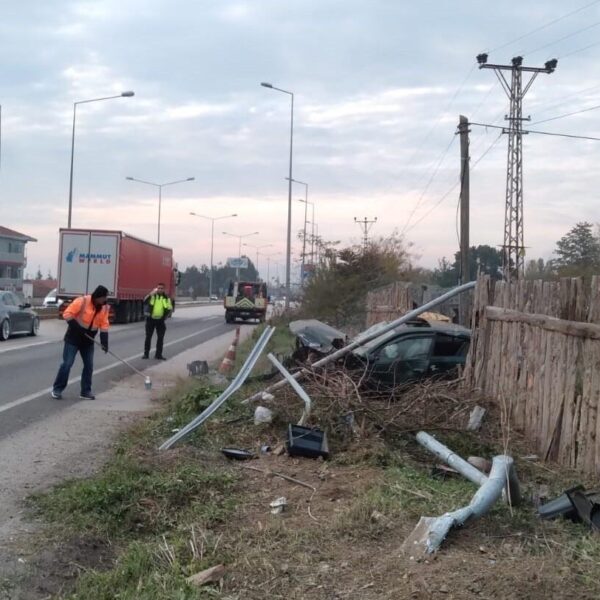 Amasya’da otomobil takla attı: 4 yaralı
-11