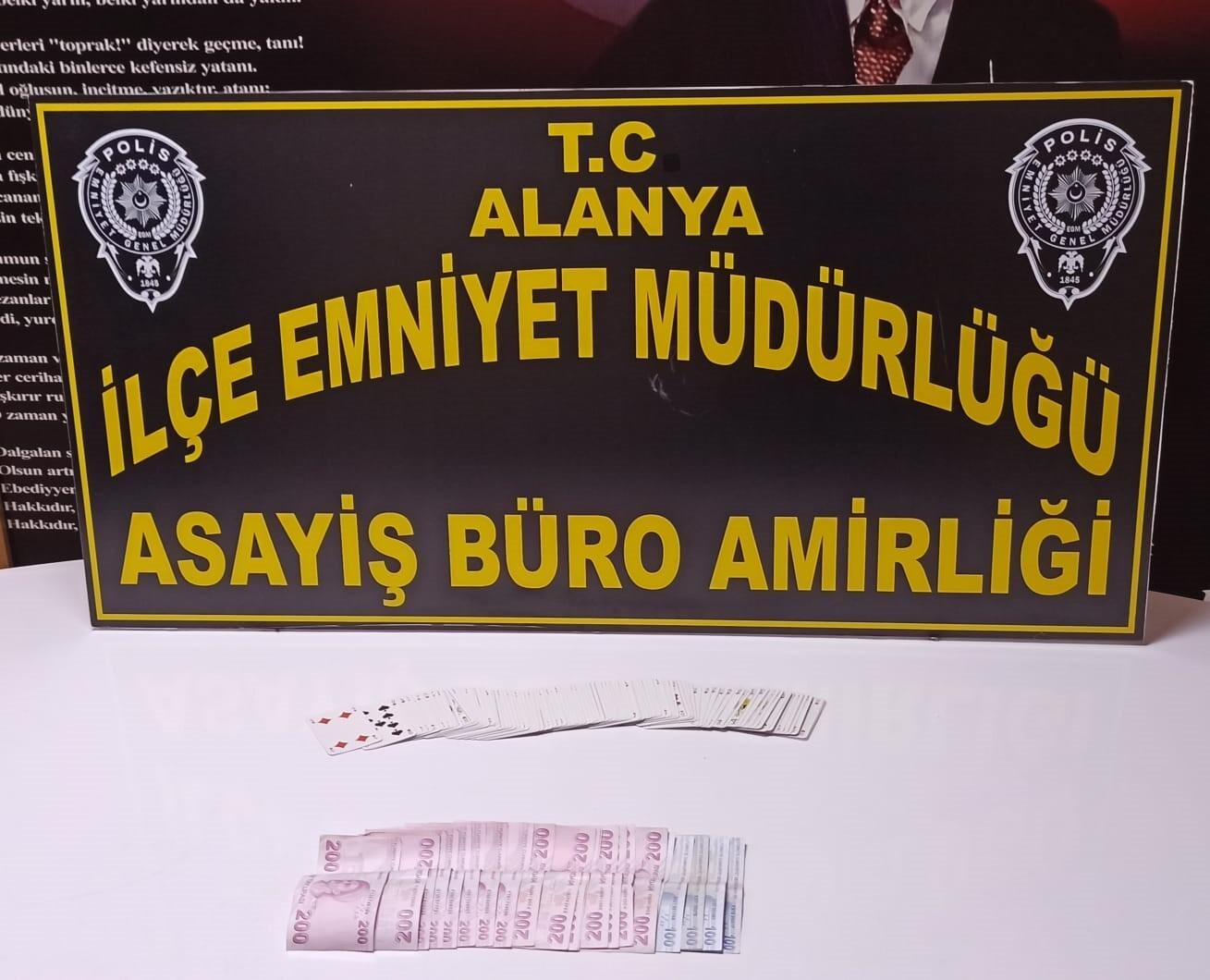 Antalya’da Polis Ekipleri 85 Şahsa İşlem Yapan Kumara Müdahale Ettiler