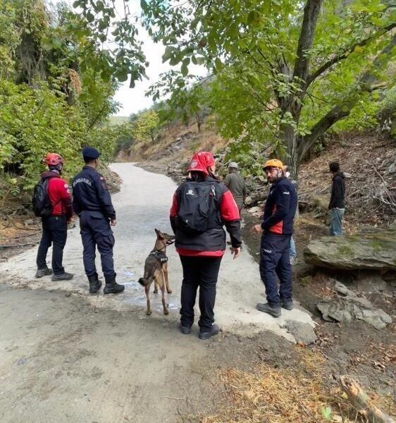 Arama çalışmaları sonucu yaşlı kadının cansız bedeni 400 metre uzaklıktaki bir su birikintisinde bulundu.-2