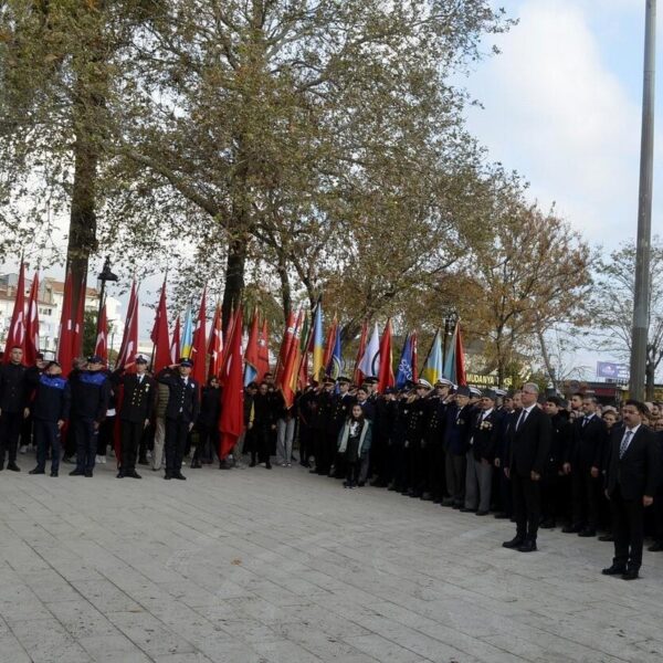 Atatürk Mudanya’da özlemle anıldı
-11