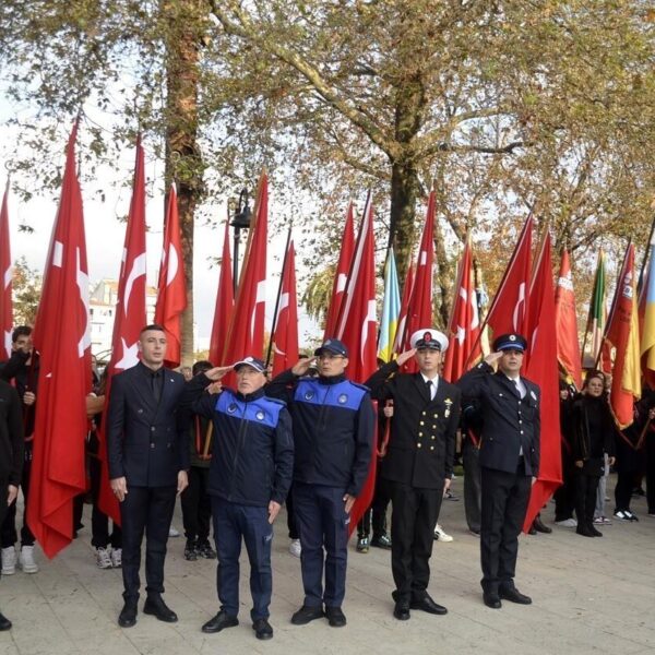 Atatürk Mudanya’da özlemle anıldı
-12