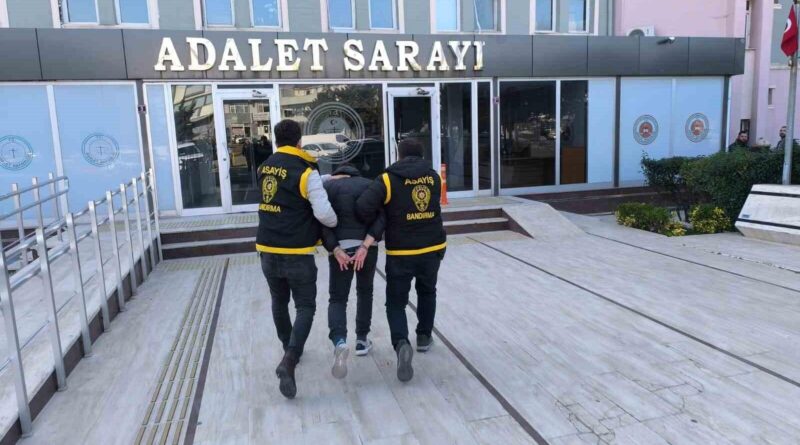 Balıkesir Bandırma'da İş Yerinden 2 Bin TL Çalan 20 Yasındaki E.K. Tutuklandı 1