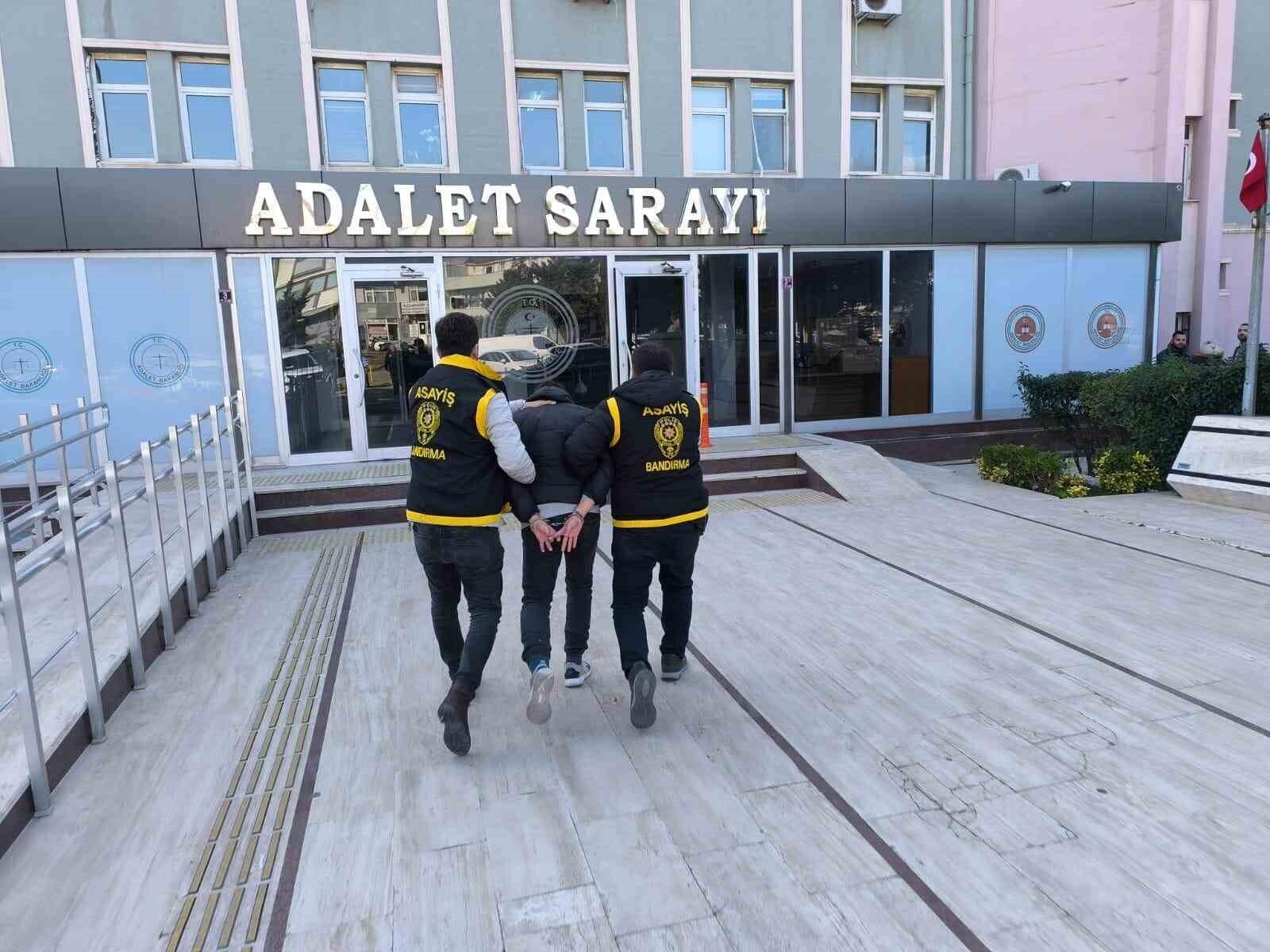 Balıkesir Bandırma’da İş Yerinden 2 Bin TL Çalan 20 Yasındaki E.K. Tutuklandı