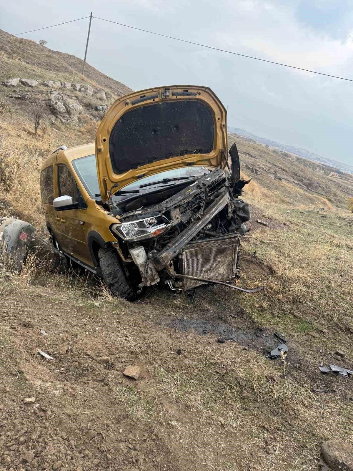 Batman’da Sason ilçesinde şarampole yuvarlanan aracın sürücüsü yaralandı