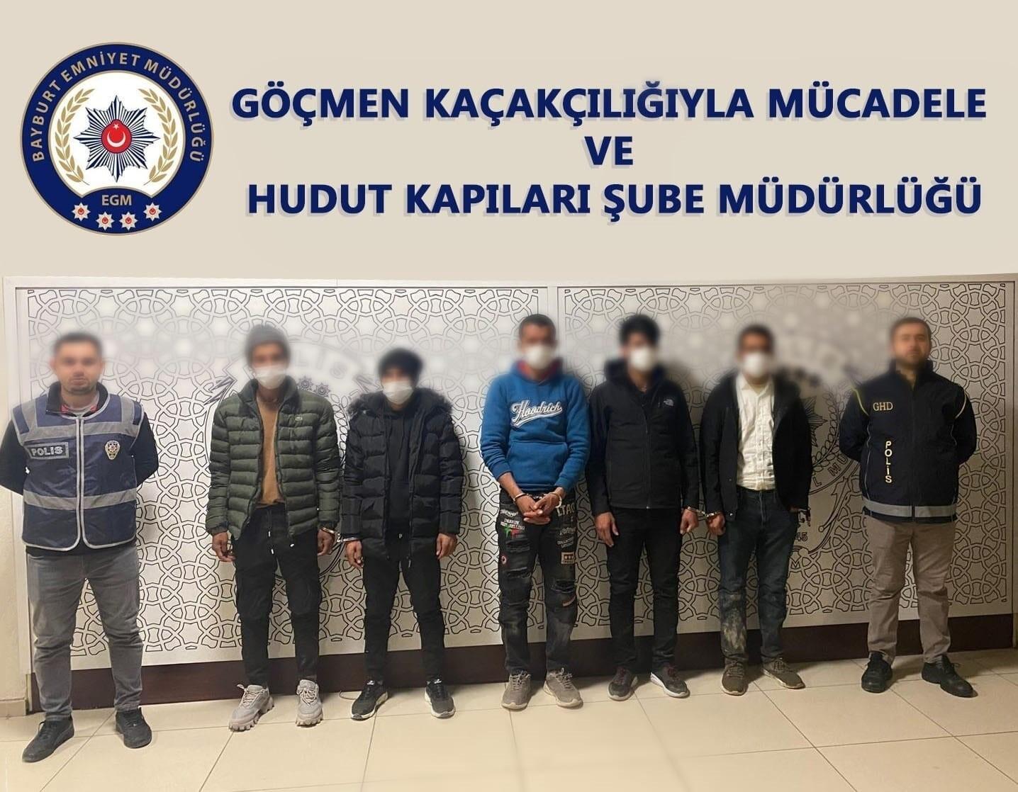 Bayburt’ta Göçmen Kaçakçıları Yakalanıp Tutuklandı: 11 Düzensiz Göçmen Deport Edilecek