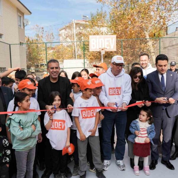 BİDEV, Adıyaman'da 10. basketbol sahasını açtı.