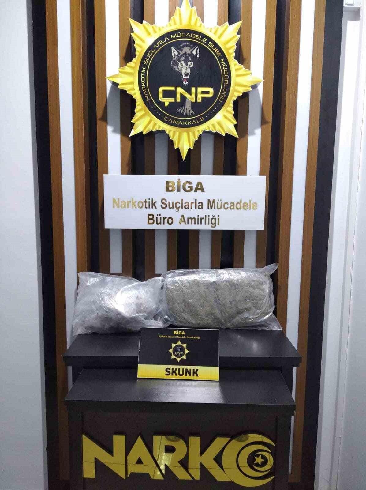 Biga’da yaklaşık 2 kilogram skunk ele geçirildi