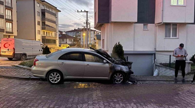 Bolu'da Motor Arızası Sonucu Otomobil Yangınladı 1