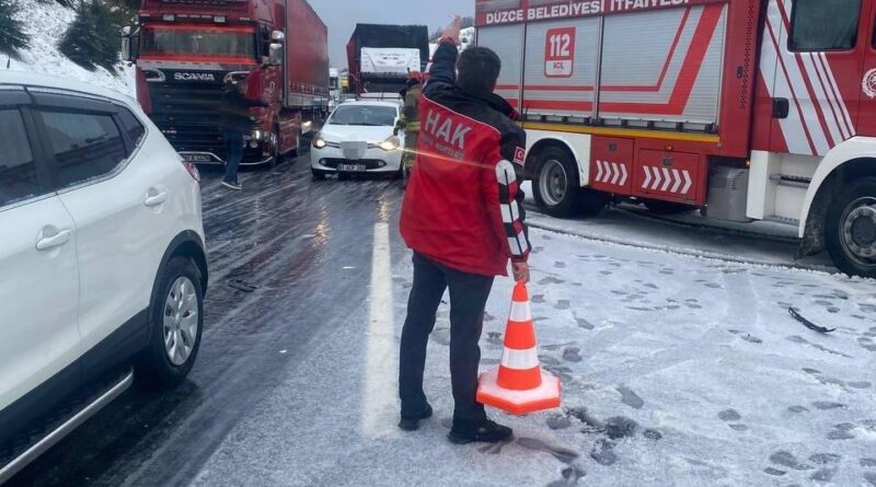 Bolu Tüneli'nde Trafik Kazasında Van Hak Arama Kurtarma Ekibi İlk Yardım Sağladı 1