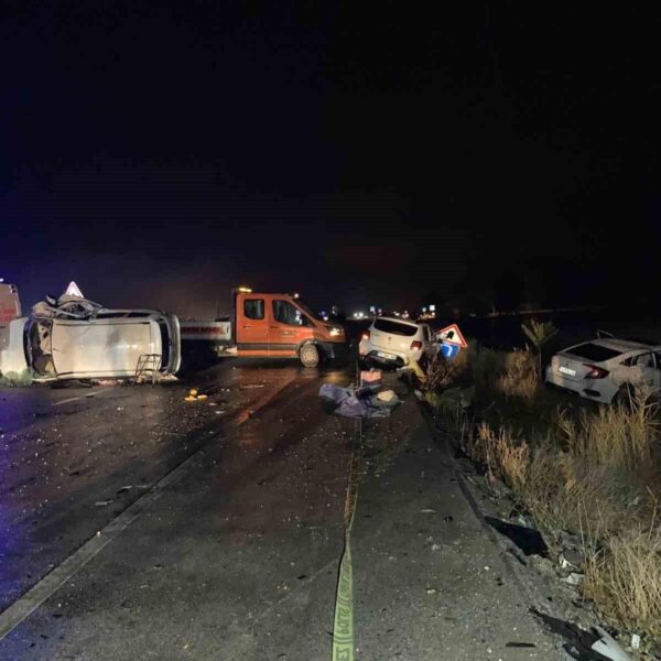 Burdur-Fethiye karayolunda zincirleme kaza: 1 ölü, 7 yaralı
-12