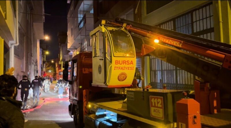 Bursa Yıldırım'da Tekstil İş Yeri Yangını 1