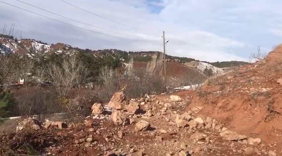 Çankırı Yapraklı Yakadere köy yolu heyelan nedeniyle ulaşıma kapandı