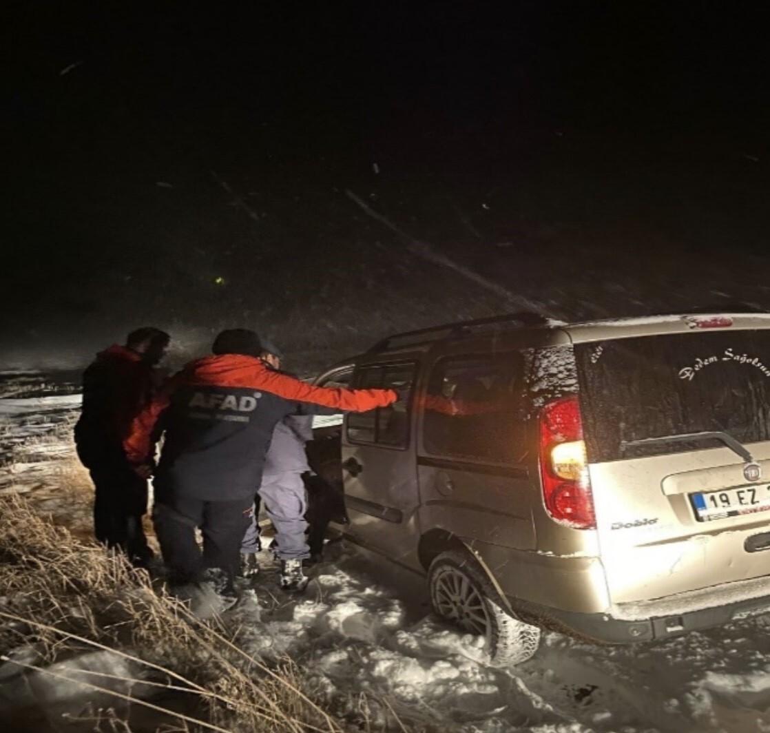 Çorum’da Kar Yağışı ve Buzlanma Sebebiyle Vatandaşlara Yardım Yetişti