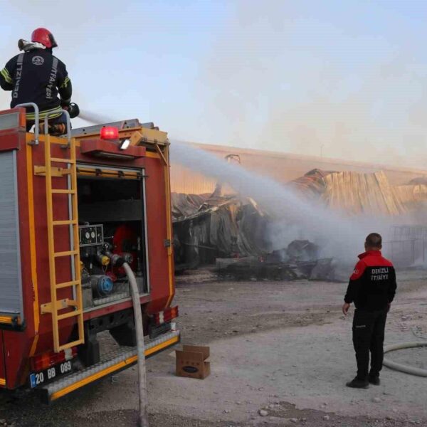 Denizli’de metal fabrikasındaki yangın kontrol altına alındı
-18