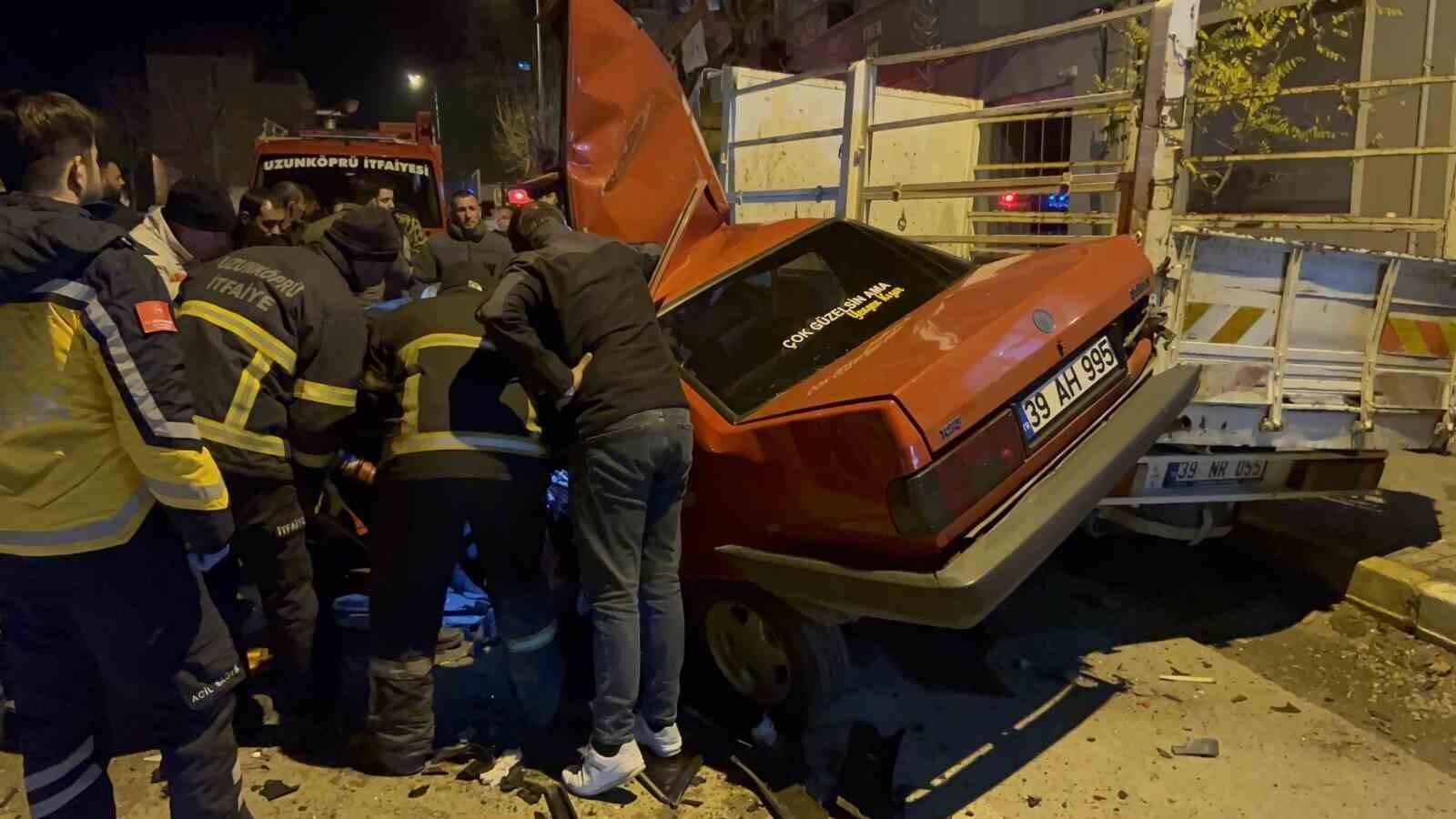 Edirne’de hızla gelen aracın kaza sonrası sürücüsü kayıplara karıştı