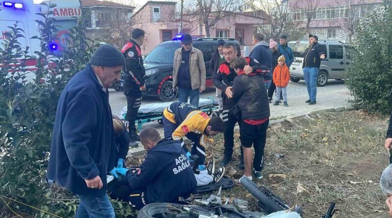 Edirne'nin Keşan ilçesinde motosiklet-otomobil çarpışmasında 2 kişi yaralandı 1