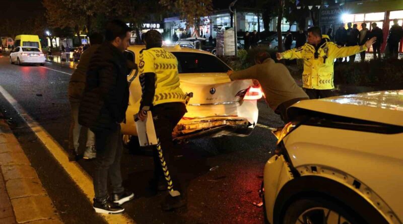 Elazığ'da Malatya Caddesi'nde 5 Aracın Girdiği Kazada 1 Kişi Yaralandı 1