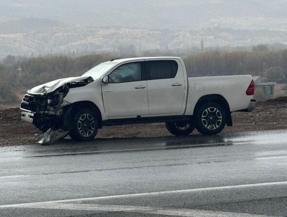 Elazığ-Diyarbakır Karayolunda Araç Çarpışması Sonucu 1 Kişi Yaralandı 1