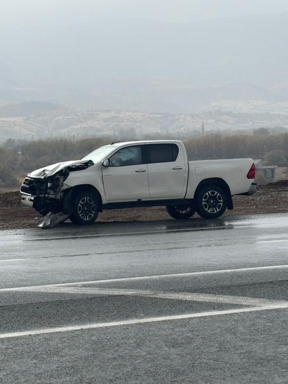 Elazığ-Diyarbakır Karayolunda Araç Çarpışması Sonucu 1 Kişi Yaralandı