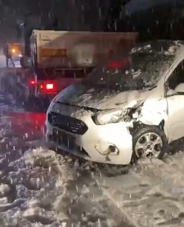 Elazığ-Malatya Karayolu Zincirleme Kazada Trafik Ulaşıma Kapandı 1