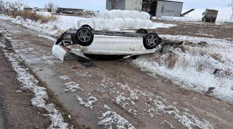 Ereğli'de tipi ve buzlanma nedeniyle otomobil takla attı 4 kişi yaralandı 1